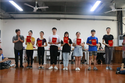 鷹潭職業(yè)播音主持培訓哪家好 來電咨詢 芳華文化藝術培訓